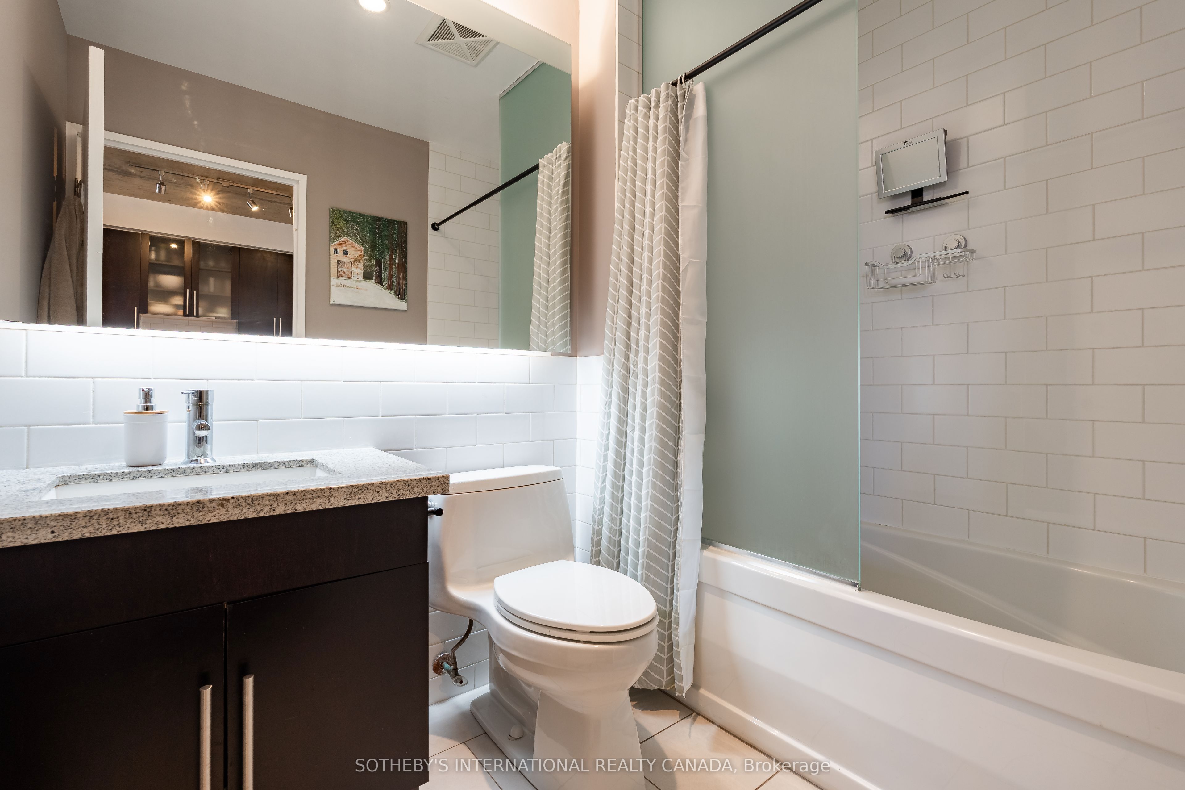 1005 King Street #810 Toronto C01, ON M6K 3M8