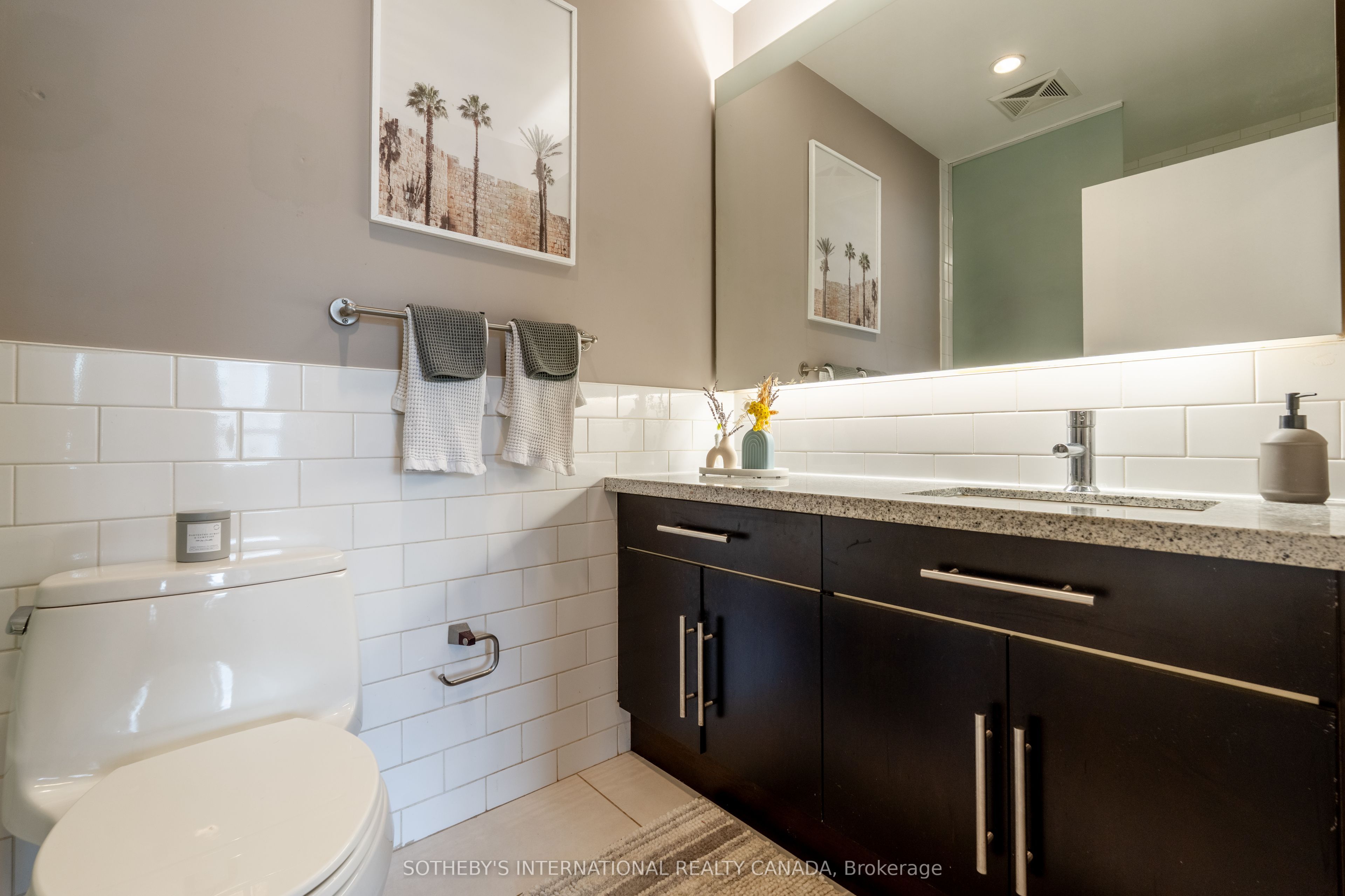 1005 King Street #810 Toronto C01, ON M6K 3M8