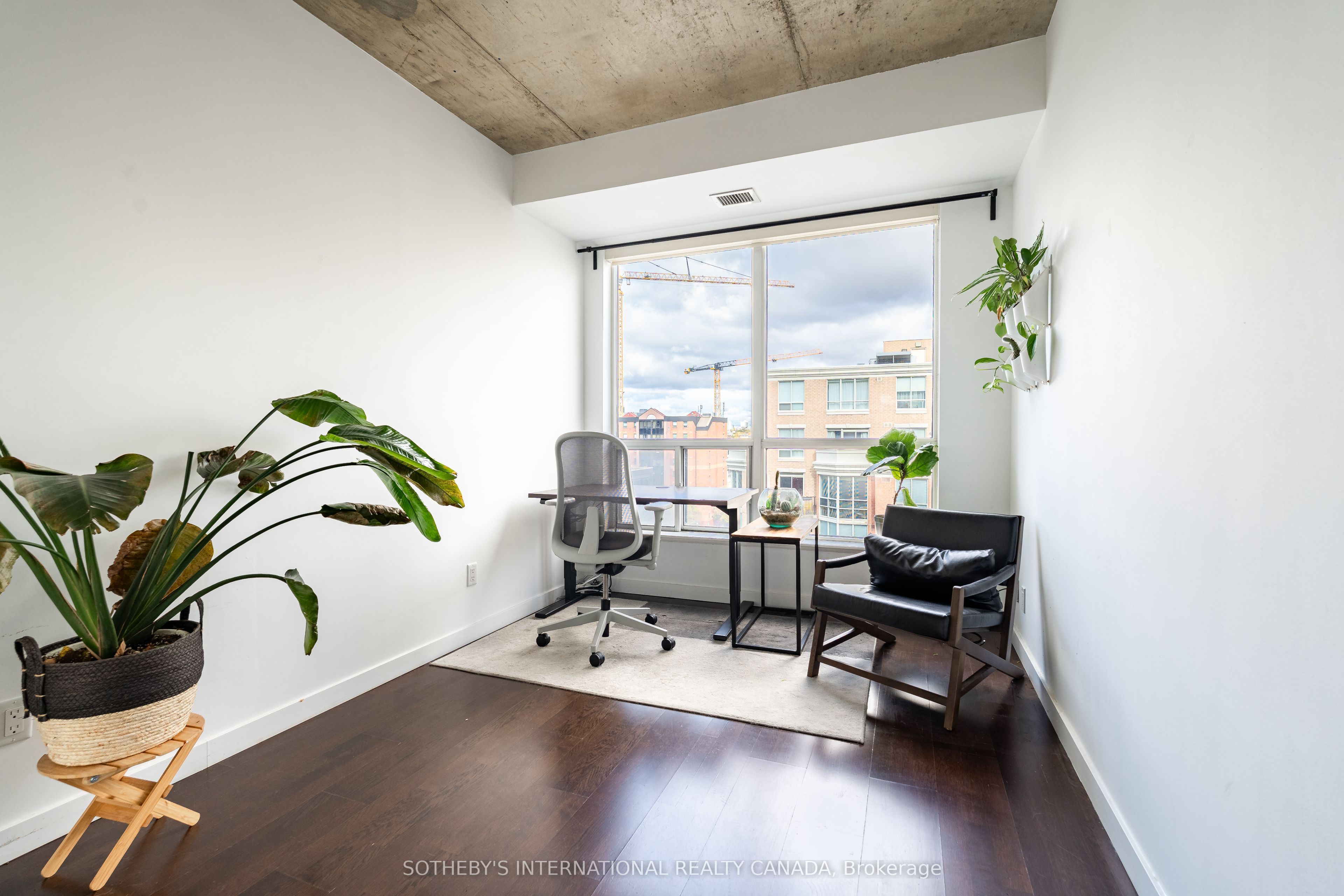 1005 King Street #810 Toronto C01, ON M6K 3M8