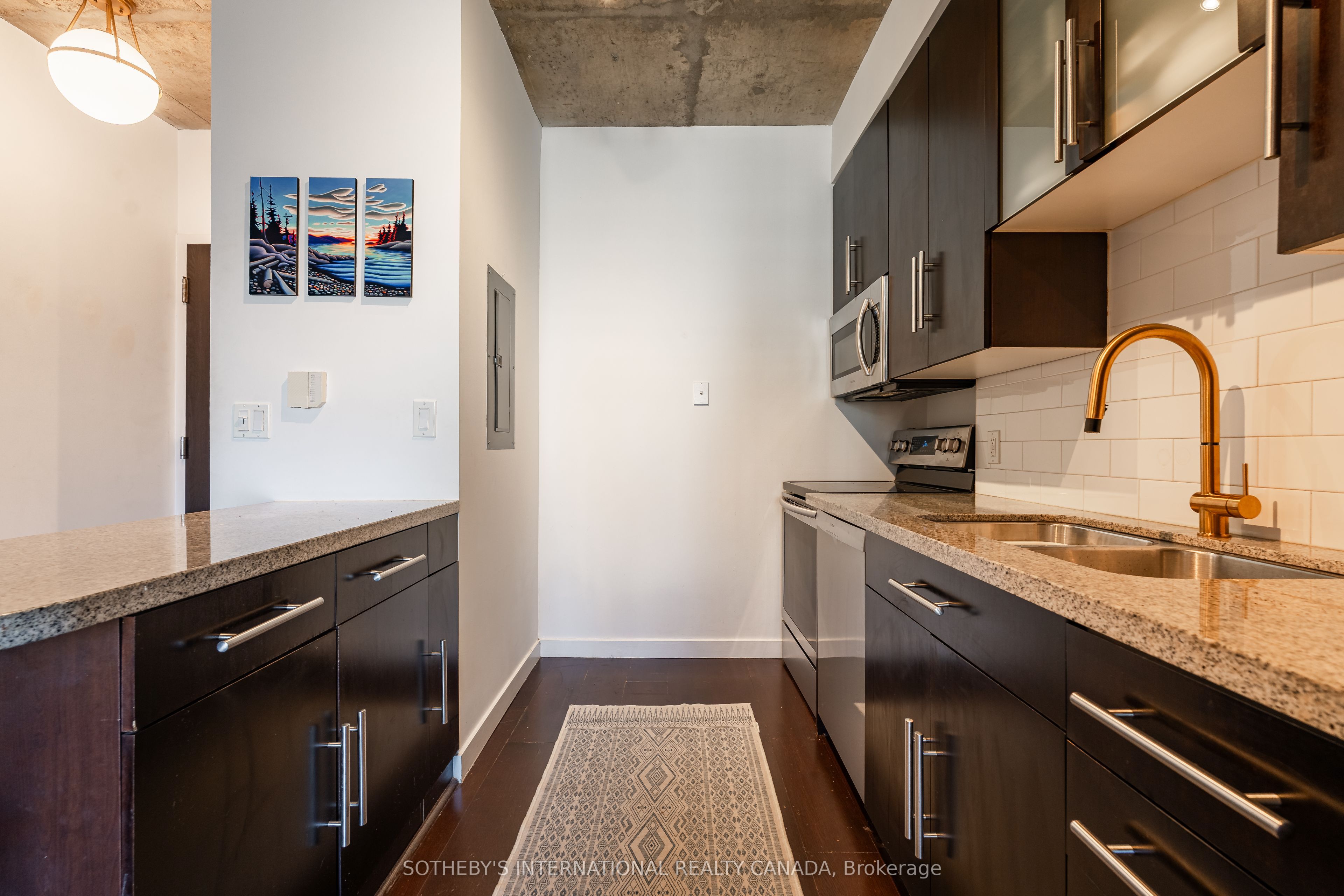 1005 King Street #810 Toronto C01, ON M6K 3M8