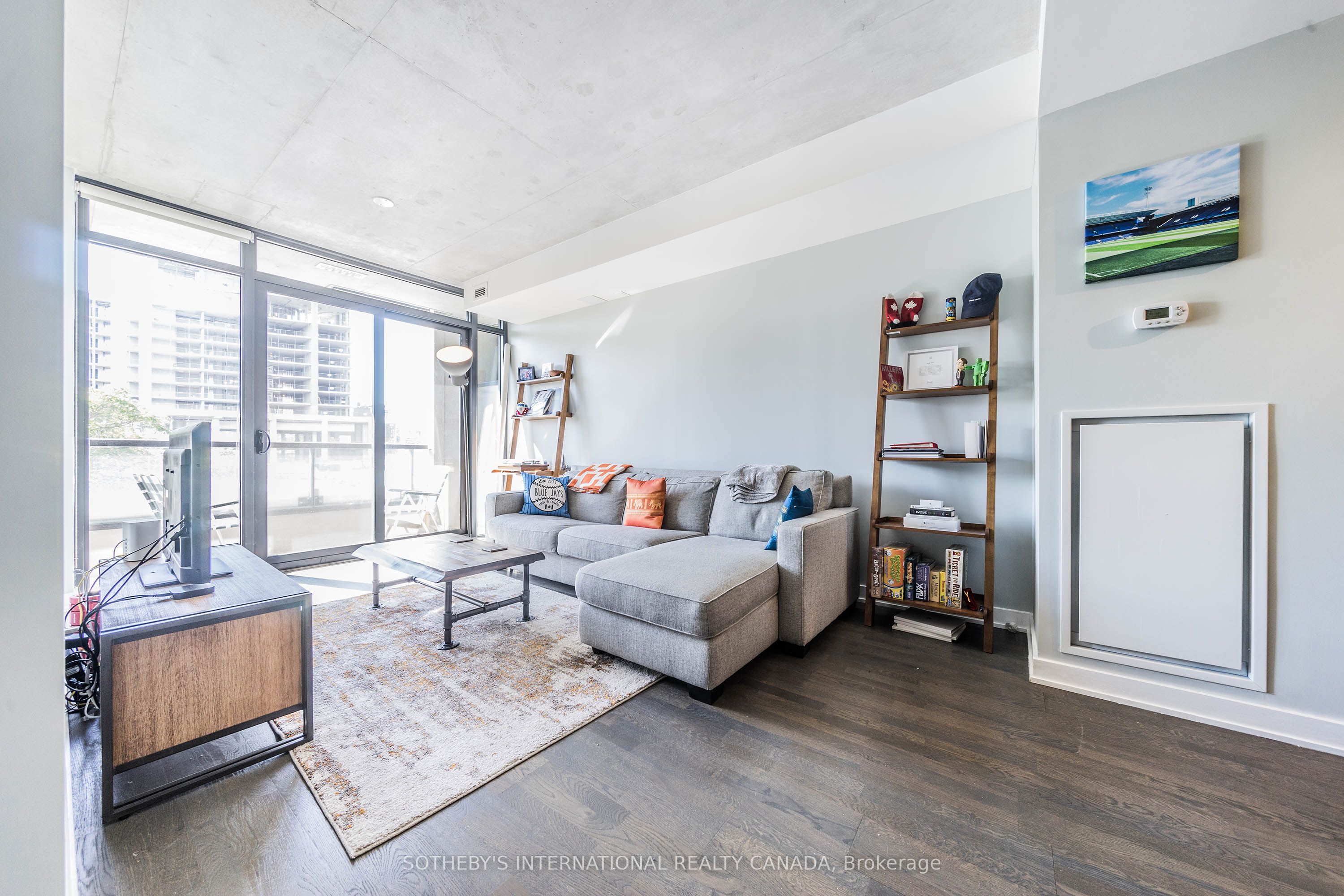 8 Dovercourt Road #305 Toronto C01, ON M6J 0B6