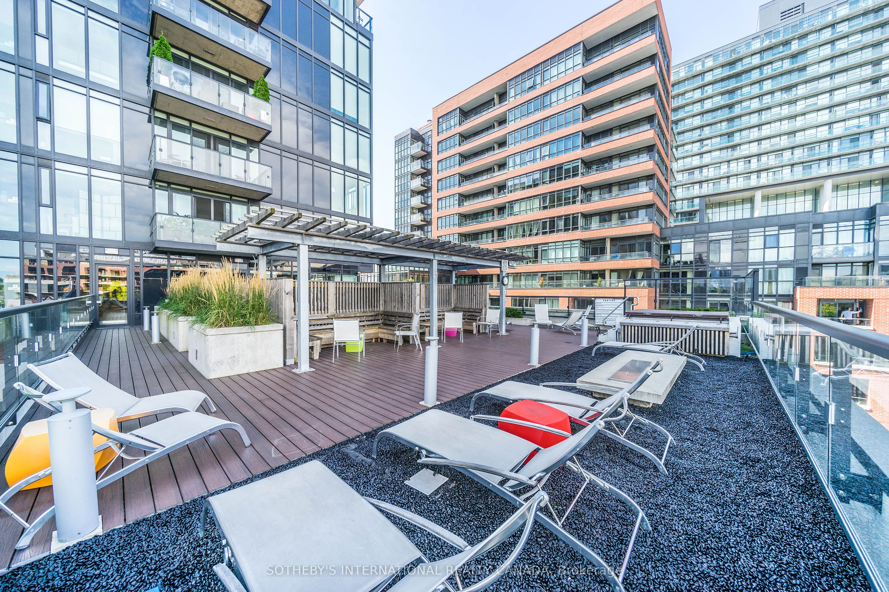 8 Dovercourt Road #305 Toronto C01, ON M6J 0B6