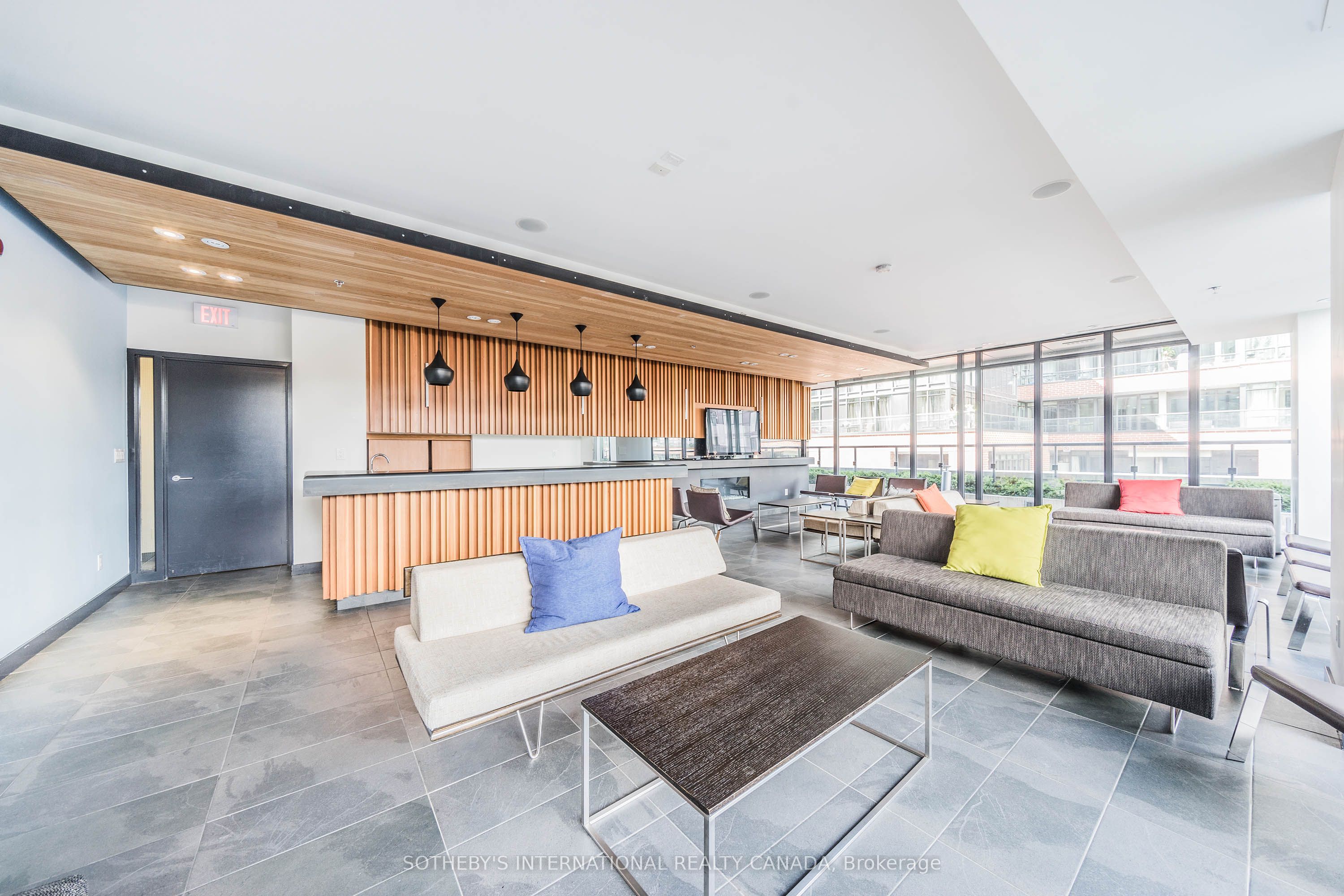 8 Dovercourt Road #305 Toronto C01, ON M6J 0B6