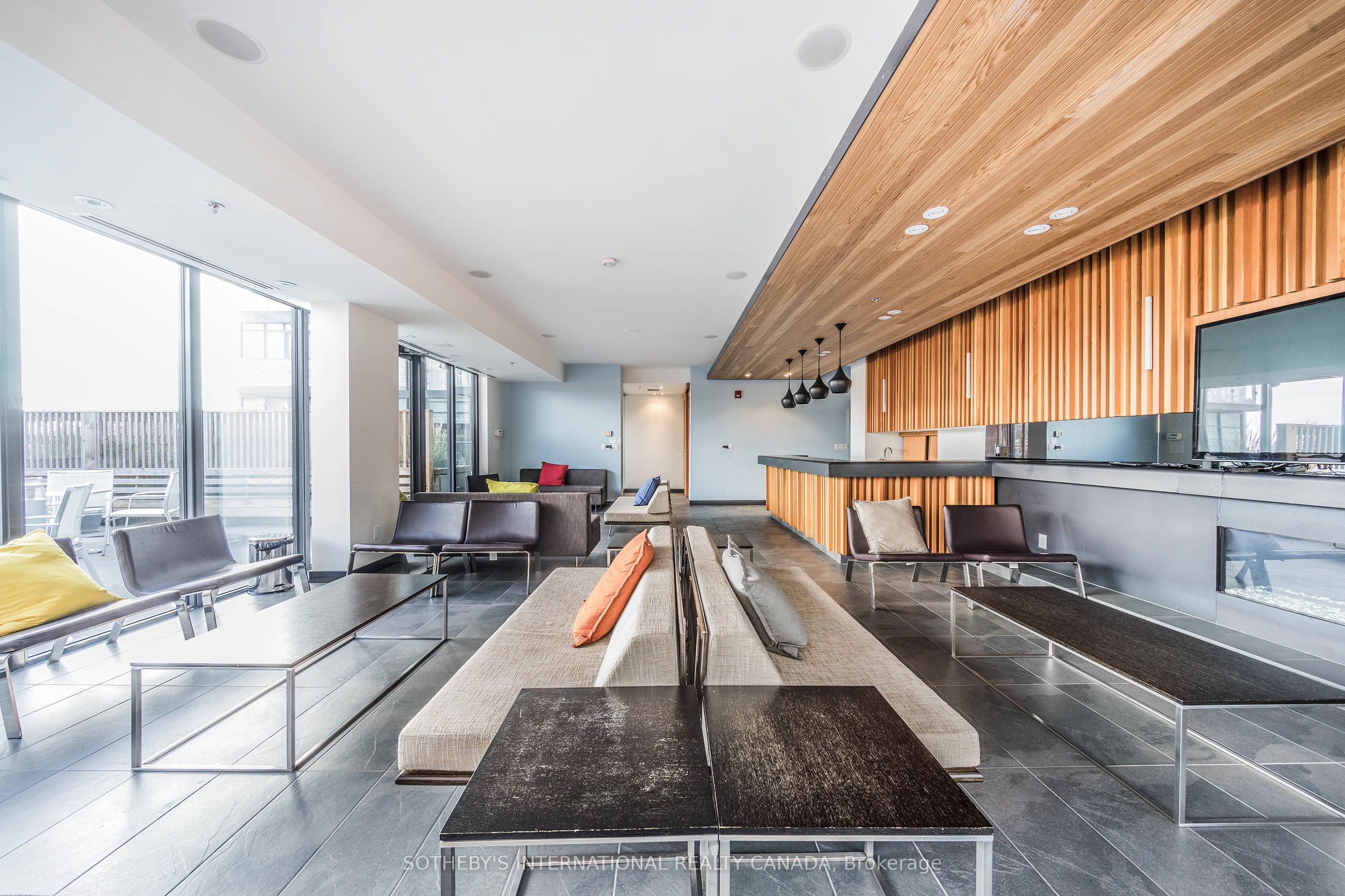 8 Dovercourt Road #305 Toronto C01, ON M6J 0B6