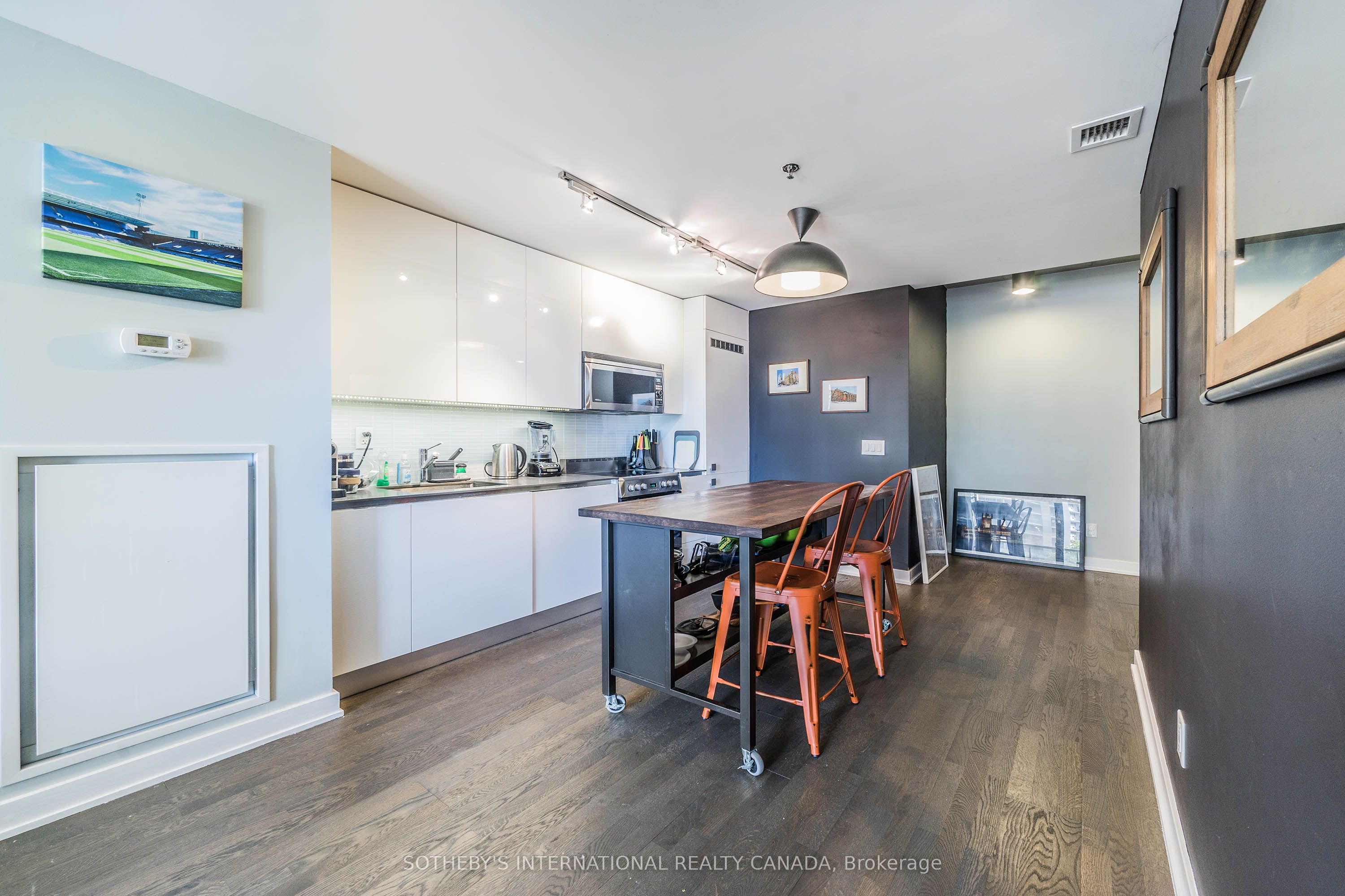 8 Dovercourt Road #305 Toronto C01, ON M6J 0B6