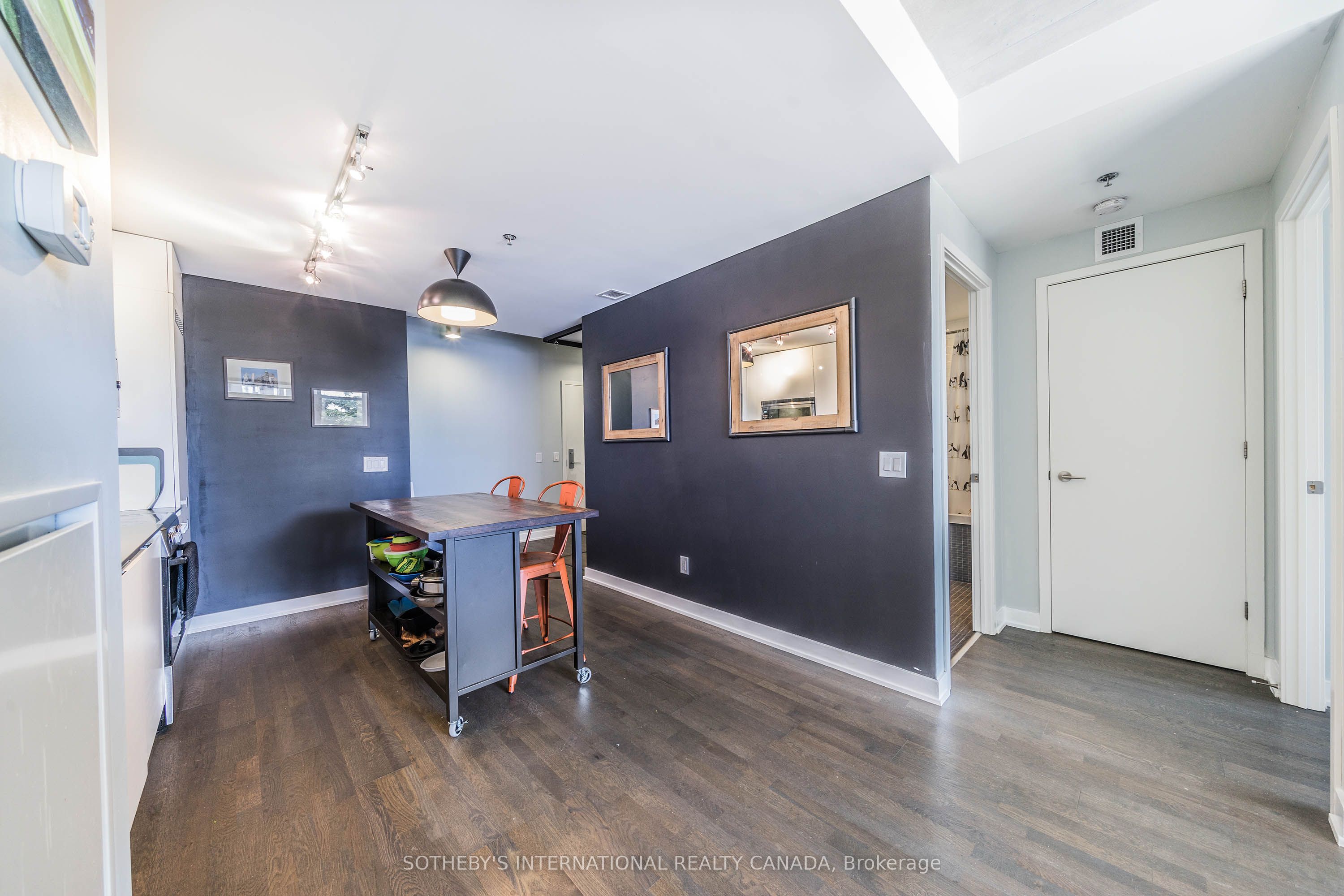 8 Dovercourt Road #305 Toronto C01, ON M6J 0B6